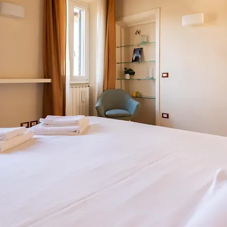 Modern, Bright Near Boboli Gardens & Santo Spirito - Homeunity