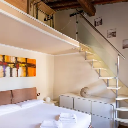 Modern, Bright Near Boboli Gardens & Santo Spirito - Homeunity * Firenze