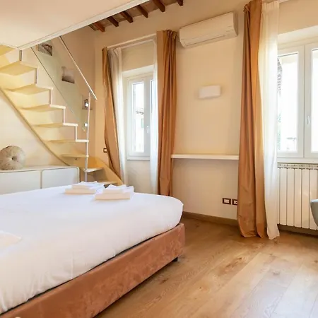 Modern, Bright Near Boboli Gardens & Santo Spirito - Homeunity Apartment Florence