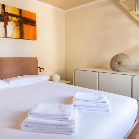 Modern, Bright Near Boboli Gardens & Santo Spirito - Homeunity