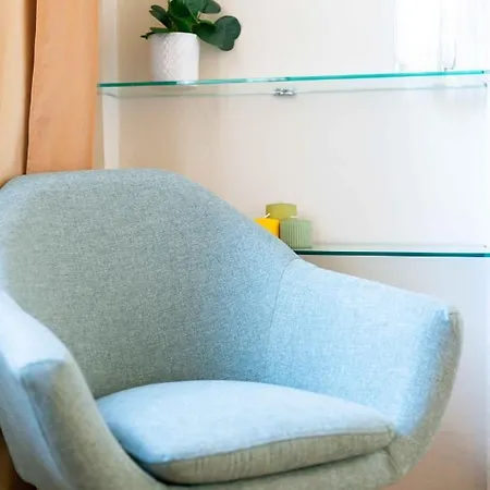Modern, Bright Near Boboli Gardens & Santo Spirito - Homeunity