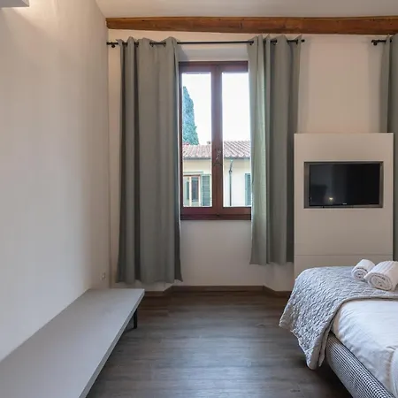 Elegant Green In San Gallo Apartment