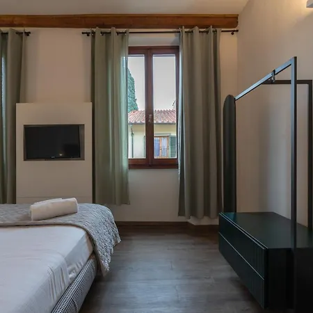 Elegant Green In San Gallo Apartment Florence