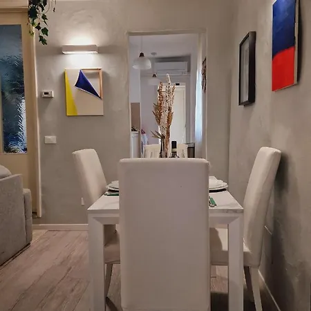 Golden Terrace Apartment *