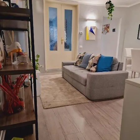 Golden Terrace Apartment *