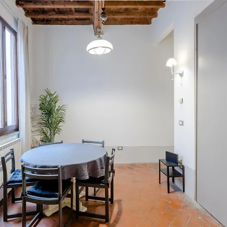 Apartment Centro Sant'ambrogio Flat *