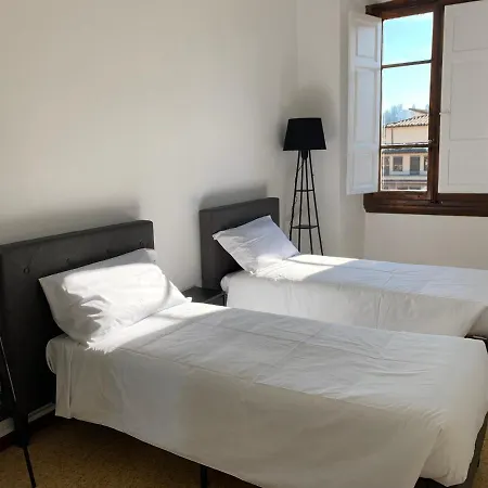 Porta Rossa Apartment *