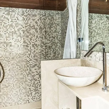 Apartment Roomy By Il Mosaico