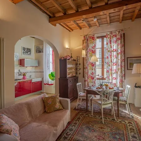 Colonna Romantica Apartment *