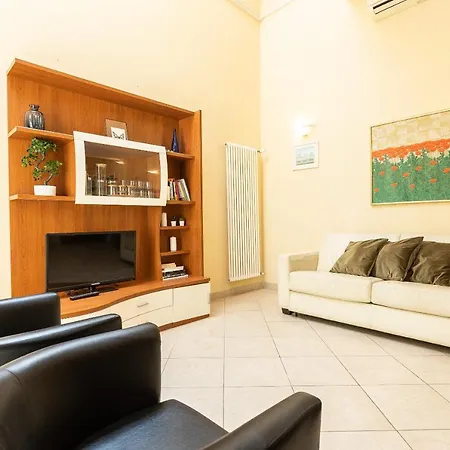 Apartment Palazzo Ghibellina 3 By In *