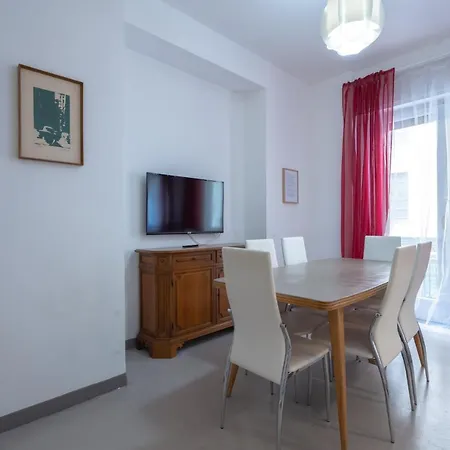 Elegante In Via Cavour Apartment