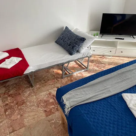 Romeo's A Apartment