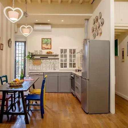 Renaissance Apartment *