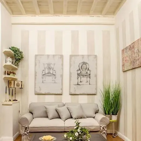 Renaissance Apartment *