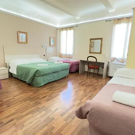 Piccolo Con Access Ztl !!! Nel Centro Storico Di !!! Firenze