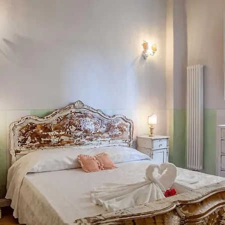 Renaissance Apartment *