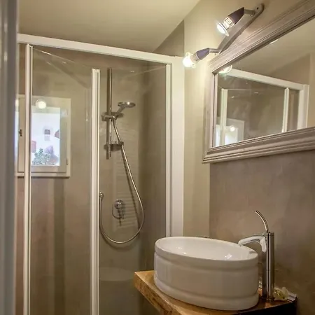 Renaissance Apartment *