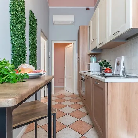 Wine Pinot Apartment