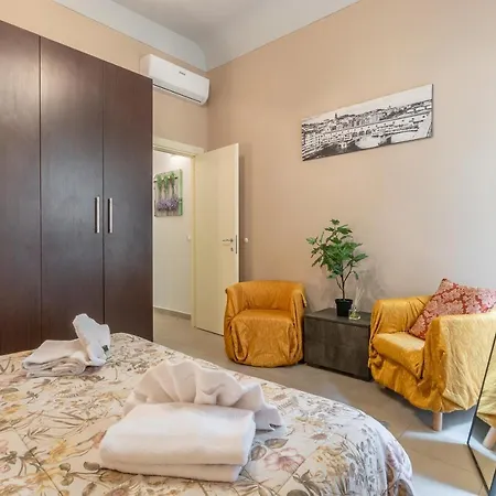 Pinzochere Artistic For Family Apartment