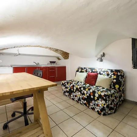 Pepi Red Apartment *