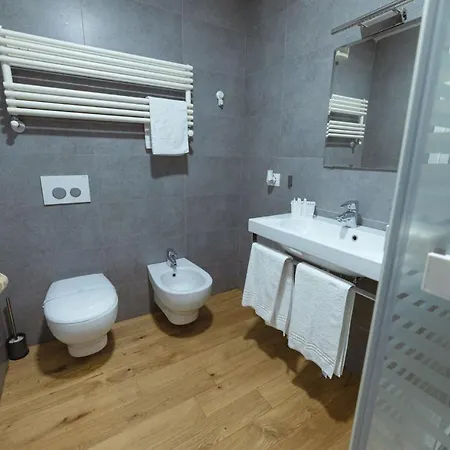 Apartment 爪ㄚ ㄥㄖ千ㄒ *