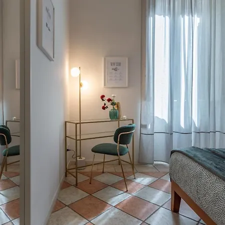 Wine Pinot Apartment