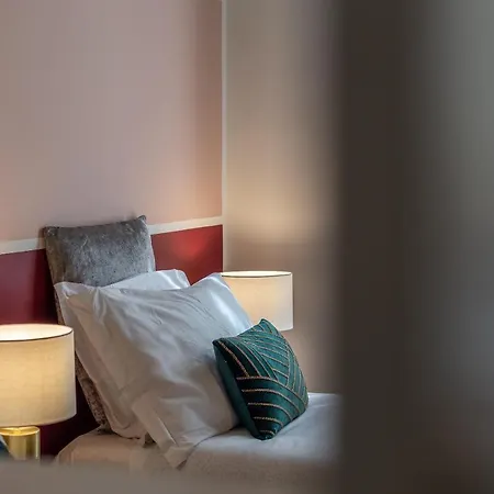Wine Pinot Apartment
