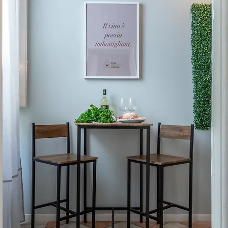Wine Pinot Apartment