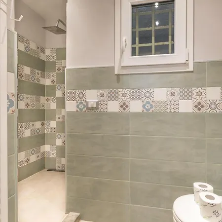 Pinzochere Artistic For Family Apartment