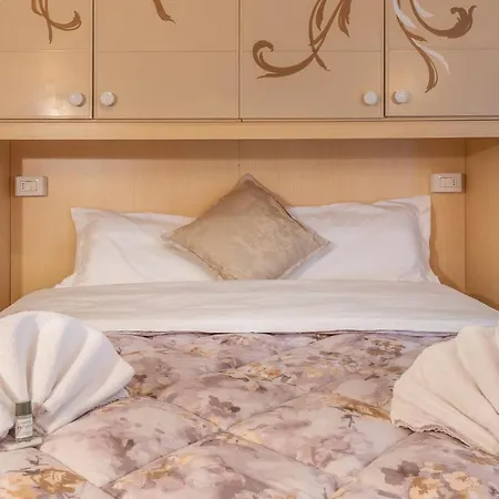 Apartment Pinzochere Artistic For Family Florence