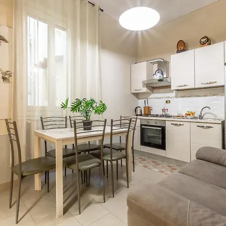 Pinzochere Artistic For Family Apartment