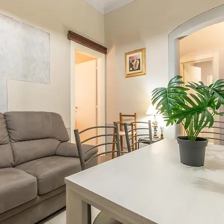 Pinzochere Artistic For Family Apartment
