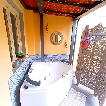 Nadia's Lovely - With Private Garden And Jacuzzi Apartment