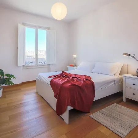 Florence- Giacomini 4 Bedroom Apartment