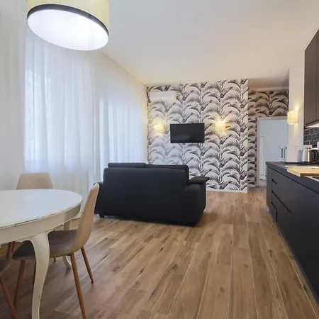 Apartment Florence- Novella Bloom