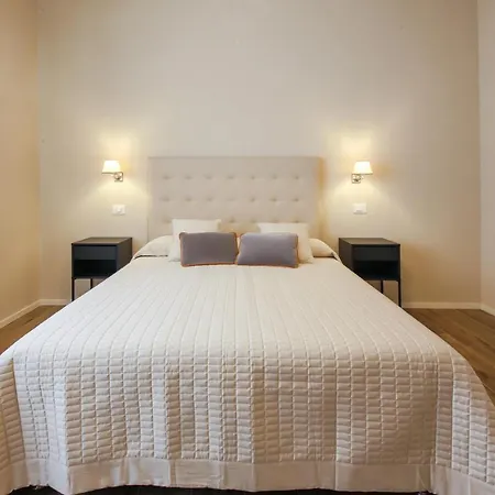 Apartment Florence- Novella Bloom *