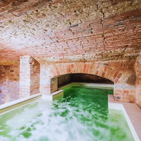 Con Piscina Riscaldata Vicina Al Centro Villa