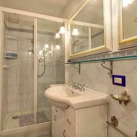 Santa Croce Elegant With Garage Apartment