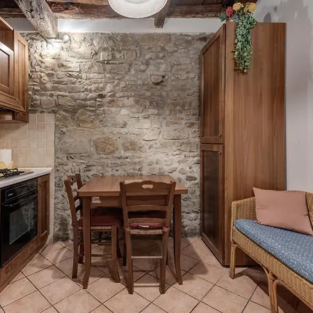 Apartment In San Frediano Florence