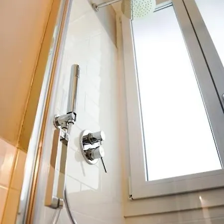 New Stylish 3-room On Lungarno Apartment *