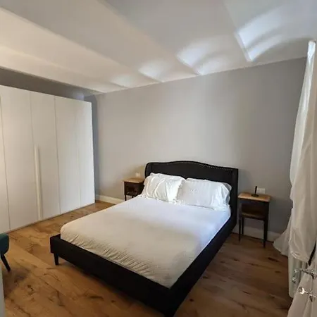 New Stylish 3-room On Lungarno Apartment *