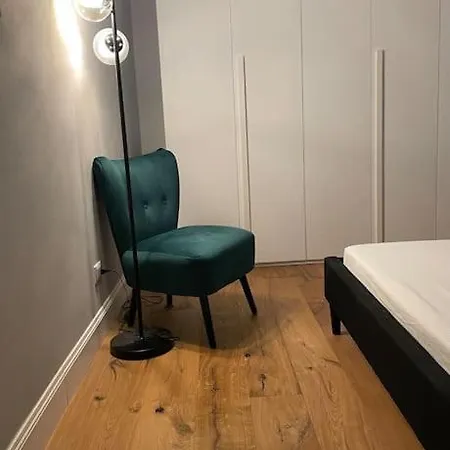 New Stylish 3-room On Lungarno Apartment
