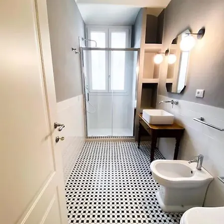 New Stylish 3-room On Lungarno * Florence