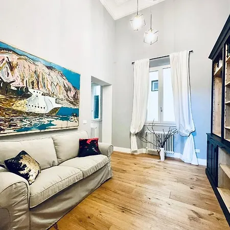 New Stylish 3-room On Lungarno *