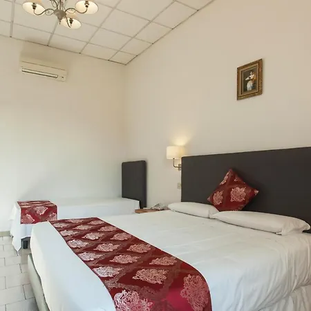 St. Hotell 2*