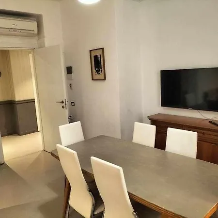 Elegante In Via Cavour Apartment *