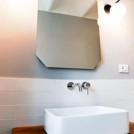 New Stylish 3-room On Lungarno Apartment Florence