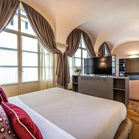 La Scaletta Al Ponte Vecchio 3* פירנצה