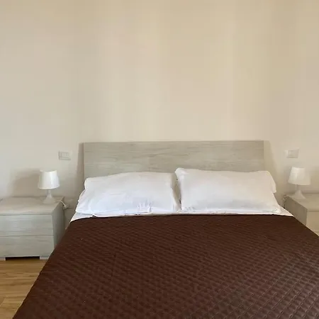 Apartment Lia's Home_ New Flat 2 Bedrooms W/balcony Florence