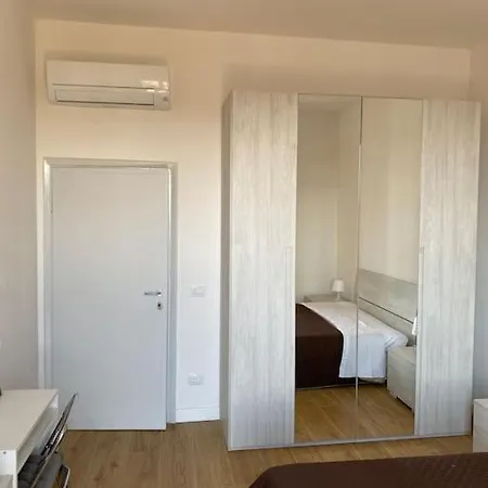 Lia's Home_ New Flat 2 Bedrooms W/balcony Apartment Florence